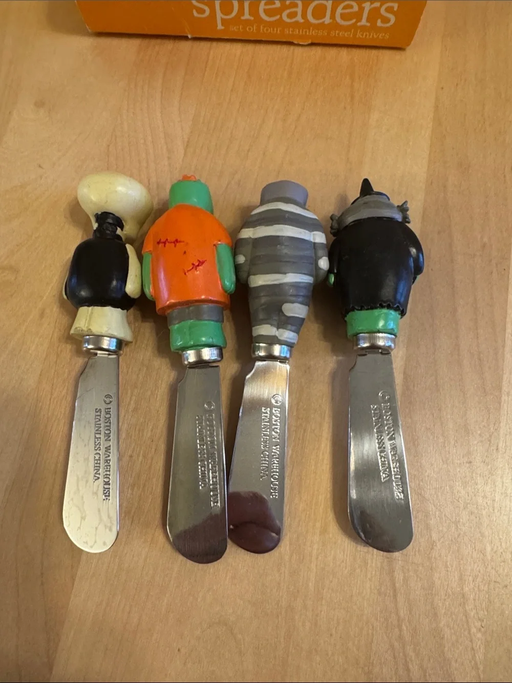 Set of 4 Festive stainless steel Ghosts & Goblins cheese/butter spreader set